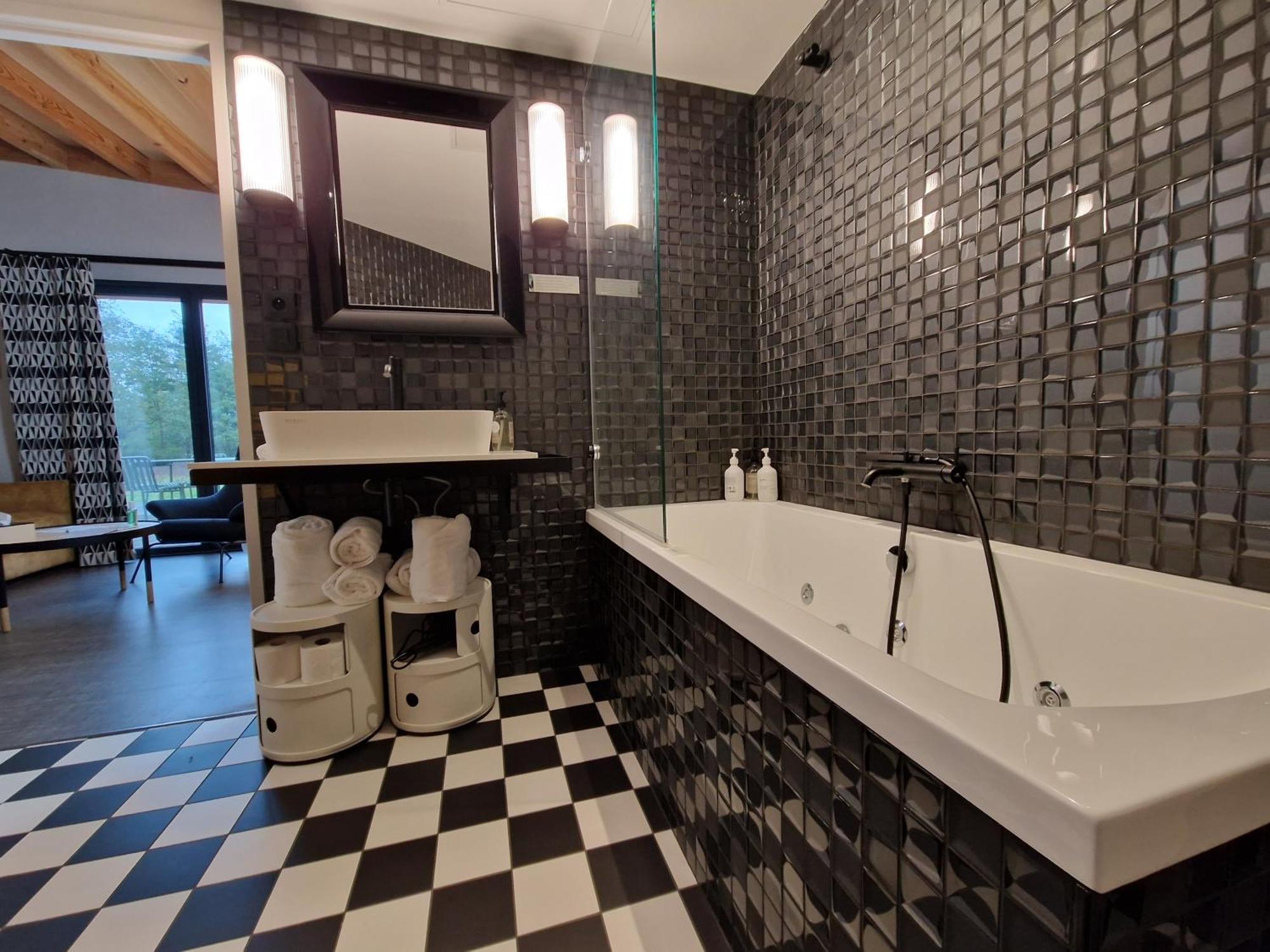Les Eco-Lodges du Domaine de l'Epau Yvré-lʼÉvêque Extérieur photo